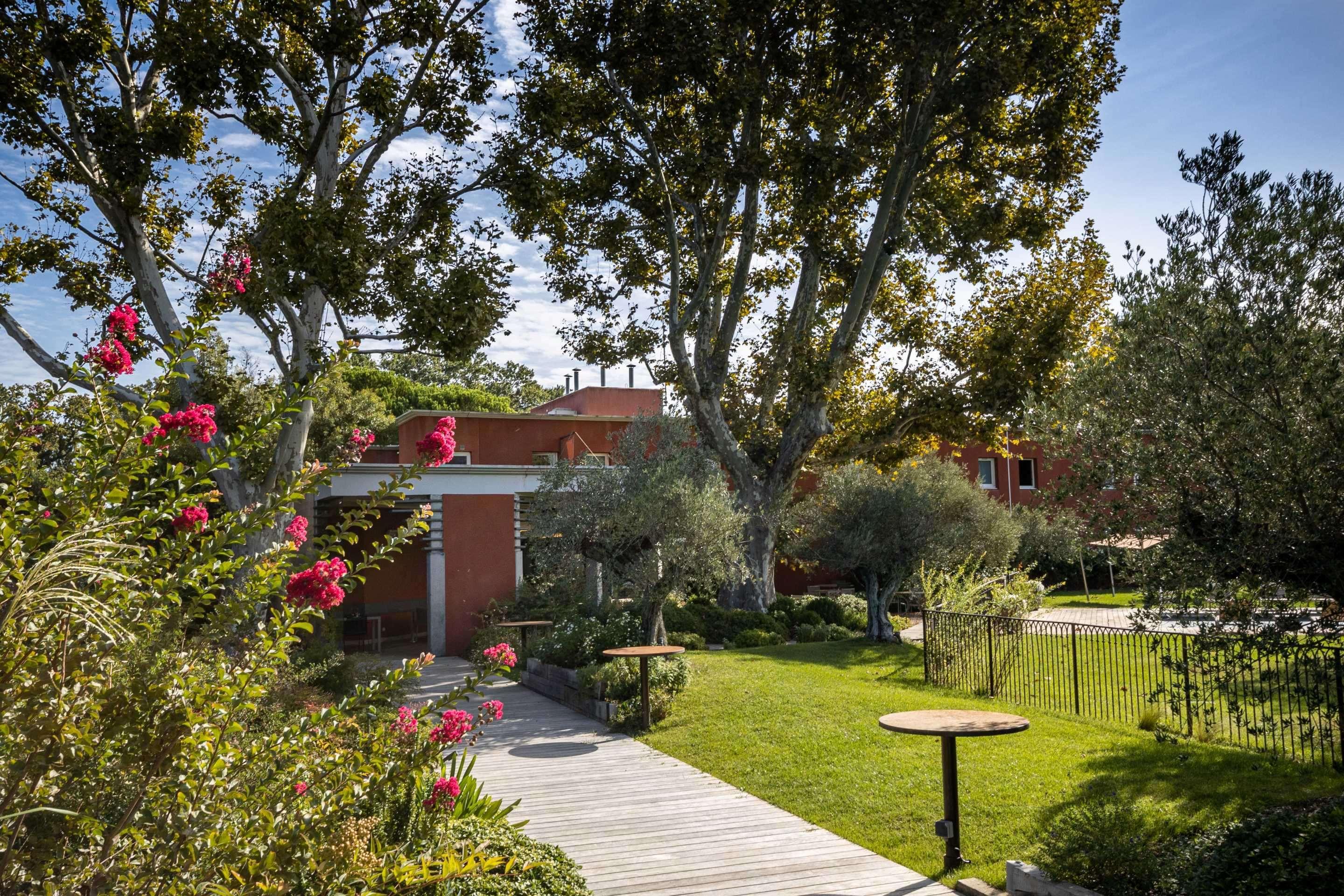 Best Western Plus Le Lavarin Avignon Exterior photo